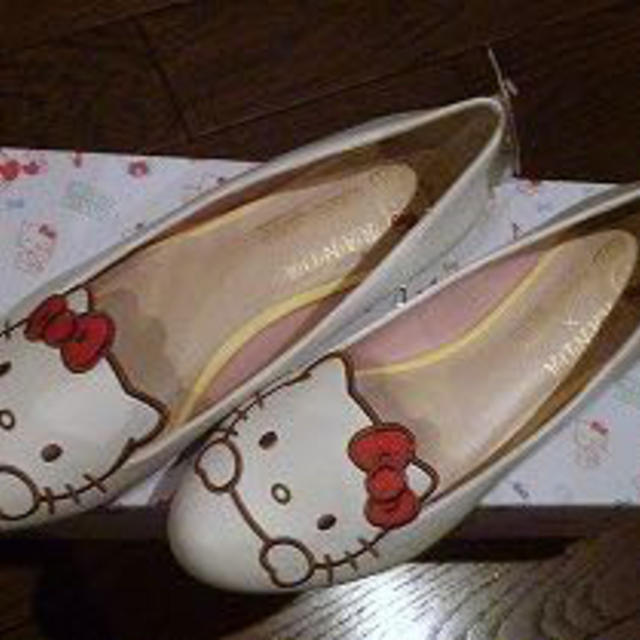 RANDA(ランダ)のキティちゃんのフラットシューズ レディースの靴/シューズ(ローファー/革靴)の商品写真