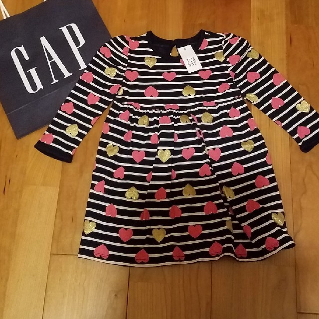 babyGAP(ベビーギャップ)の90 ボーダー×ハート　ワンピース キッズ/ベビー/マタニティのキッズ服女の子用(90cm~)(ワンピース)の商品写真