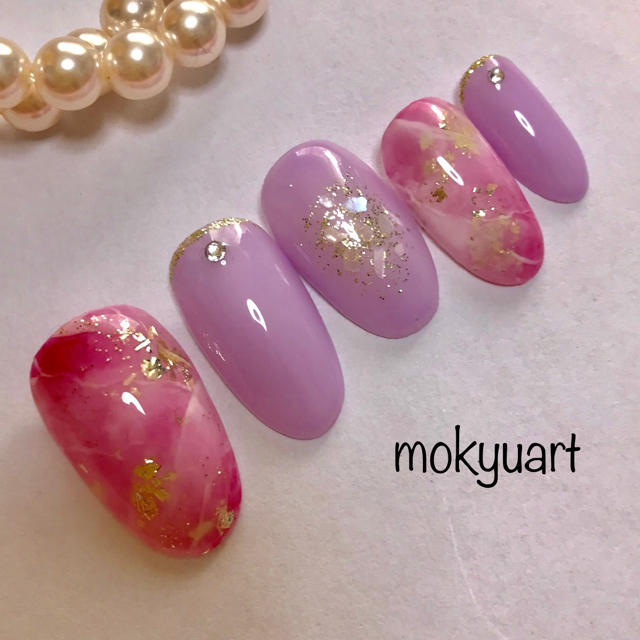 mokyuart02＊ピンク 天然石 シェル 金箔 ウエディング ネイルチップ ハンドメイドのアクセサリー(ネイルチップ)の商品写真