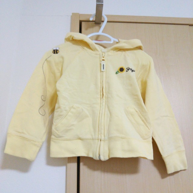 babyGAP(ベビーギャップ)の☆90 gap イエロー パーカー キッズ/ベビー/マタニティのキッズ服女の子用(90cm~)(Tシャツ/カットソー)の商品写真