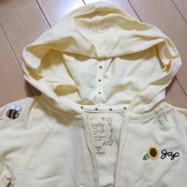 babyGAP(ベビーギャップ)の☆90 gap イエロー パーカー キッズ/ベビー/マタニティのキッズ服女の子用(90cm~)(Tシャツ/カットソー)の商品写真