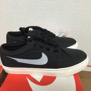 ナイキ(NIKE)のNIKE TOKI LOW 25.0(スニーカー)