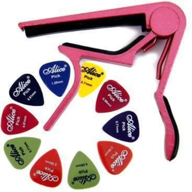 【２点セット】 ワンタッチ カポタスト（ピンク）＆カラーピック10枚 楽器のギター(アコースティックギター)の商品写真