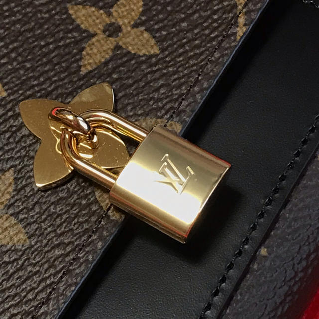 LOUIS VUITTON(ルイヴィトン)の新品  ルイヴィトン  モノグラム  財布  送料込み レディースのファッション小物(財布)の商品写真