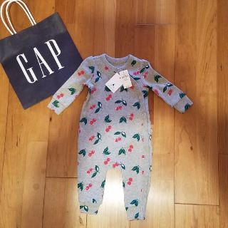 ベビーギャップ(babyGAP)の60 さくらんぼロンパース　長袖(ロンパース)