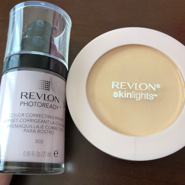 REVLON(レブロン)のREVLON化粧下地とﾌﾟﾚｽﾄﾊﾟｳﾀﾞｰのｾｯﾄ コスメ/美容のベースメイク/化粧品(化粧下地)の商品写真