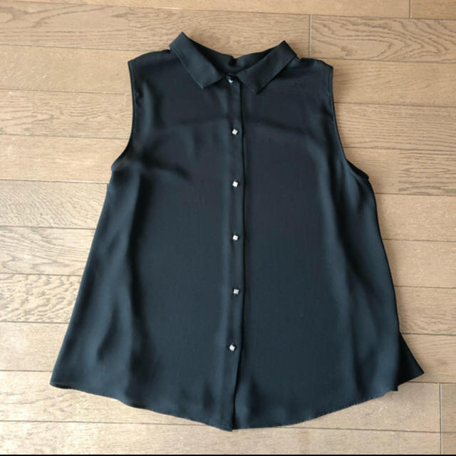 ZARA(ザラ)のバックボタンブラウス 美品 春夏 完売 レディースのトップス(シャツ/ブラウス(半袖/袖なし))の商品写真