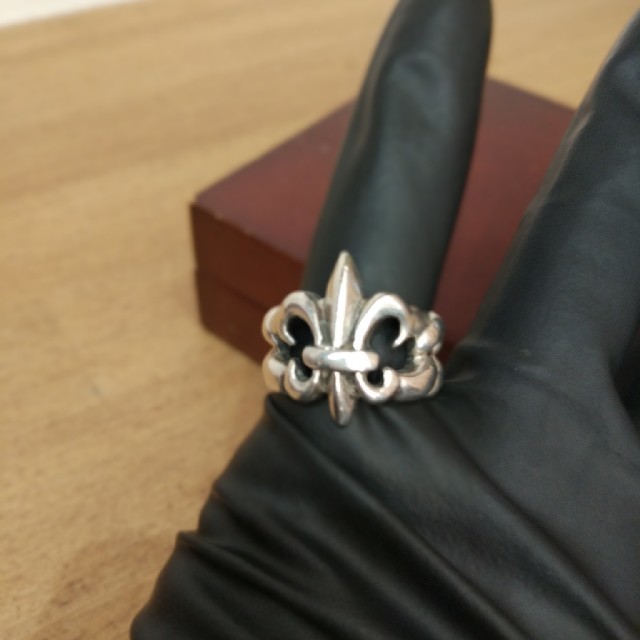 ROYALORDER(ロイヤルオーダー)のROYAL ORDER　ロイヤルオーダー　ユリのリング メンズのアクセサリー(リング(指輪))の商品写真