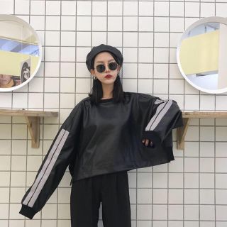 感謝セール レザー調 スポーティ 2ライン 韓国風 オルチャン ブラック 黒の通販 By さっちゃちゃ S Shop ラクマ 感謝セール レザー調 スポーティ 2ライン 韓国風 オルチャン ブラック 黒の通販 By さっちゃちゃ S Shop ラクマ