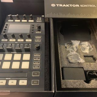 Traktor Kontrol D2(DJコントローラー)