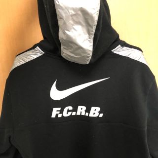 エフシーアールビー(F.C.R.B.)のFCRB(パーカー)