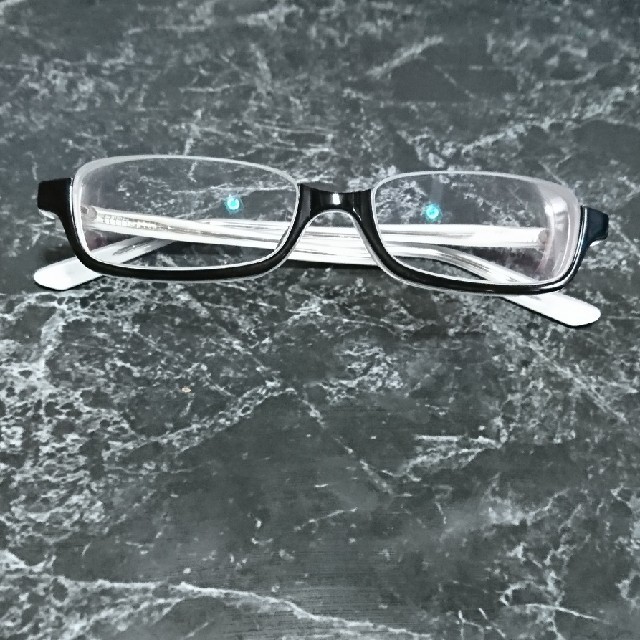 眼鏡 メガネ ほぼ未使用  ケース付き アンダーリム レディースのファッション小物(サングラス/メガネ)の商品写真