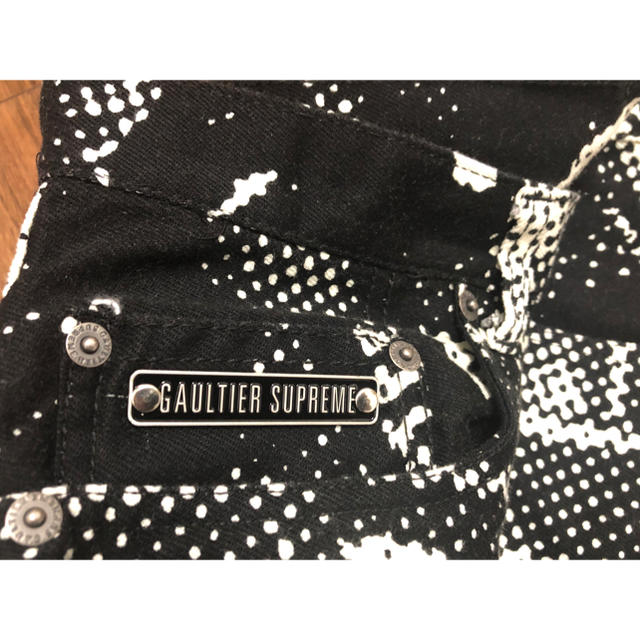 Supreme(シュプリーム)のSupreme Gaultier Fuck Racism Jean メンズのパンツ(デニム/ジーンズ)の商品写真