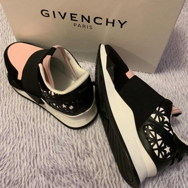 GIVENCHY(ジバンシィ)の美品 GIVENCHY スニーカー レディースの靴/シューズ(スニーカー)の商品写真