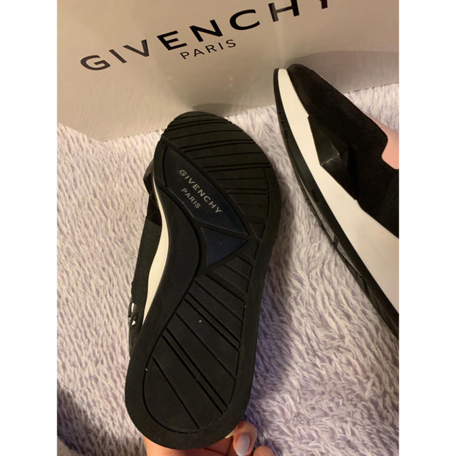 GIVENCHY(ジバンシィ)の美品 GIVENCHY スニーカー レディースの靴/シューズ(スニーカー)の商品写真