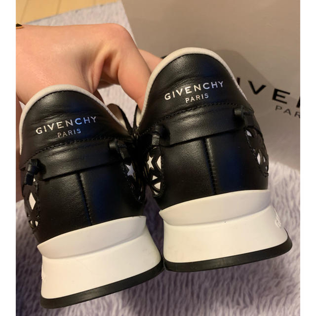 GIVENCHY(ジバンシィ)の美品 GIVENCHY スニーカー レディースの靴/シューズ(スニーカー)の商品写真