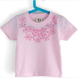 コサージュ桜柄Tシャツ　ピンク 110サイズ　手描きで描いた和風の桜柄Tシャツ(Tシャツ/カットソー)