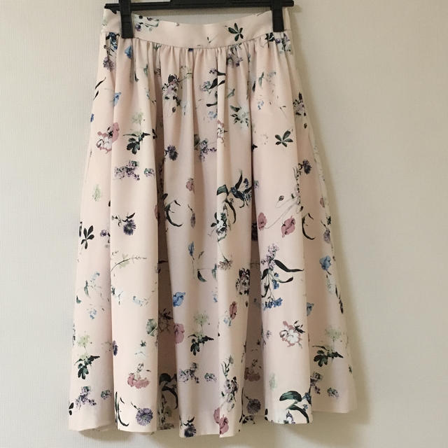 31 Sons de mode(トランテアンソンドゥモード)の花柄 ミディ丈スカート レディースのスカート(ロングスカート)の商品写真