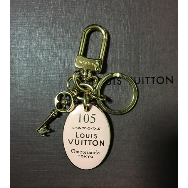 LOUIS VUITTON(ルイヴィトン)の6/19迄限定値下げ♡ ルイヴィトン ♡表参道限定♡バッグチャーム ハンドメイドのファッション小物(バッグチャーム)の商品写真