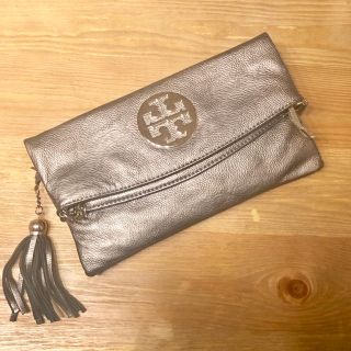 トリーバーチ(Tory Burch)のトリーバーチ クラッチ シルバー(クラッチバッグ)