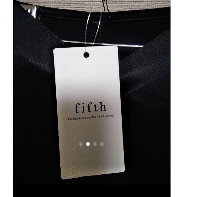 fifth(フィフス)の再々お値下げ❣新品タグ付き❢fifthとろみブラウス レディースのトップス(シャツ/ブラウス(長袖/七分))の商品写真