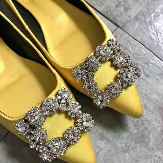 ロジェヴィヴィエ(ROGER VIVIER)の♡ビジュー キラキラ サテン パンプス♡イエロー(ハイヒール/パンプス)