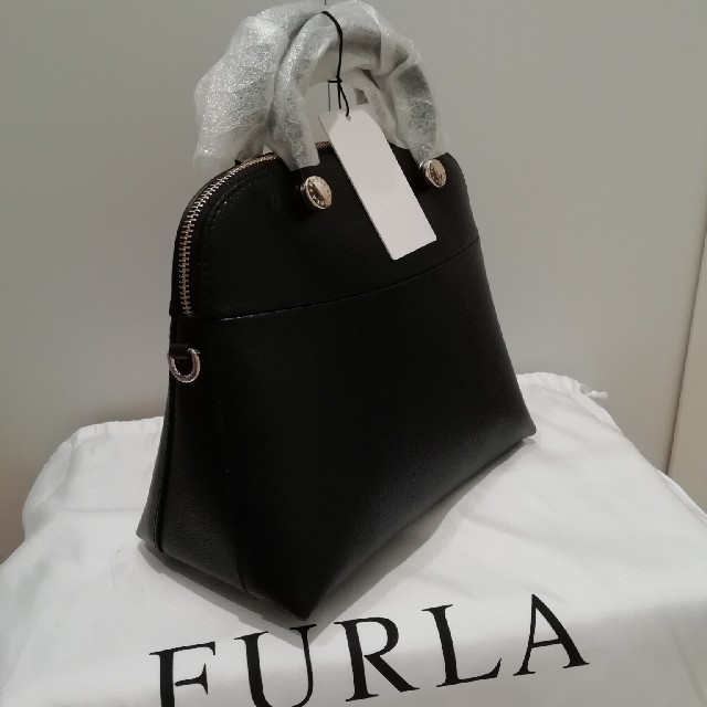 Furla(フルラ)のFURLA　パイパー　Sサイズ　大人気定番ブラック　ショルダーつき　ONYX  レディースのバッグ(ハンドバッグ)の商品写真