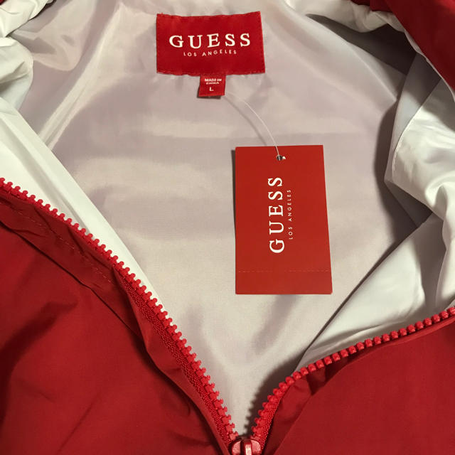 GUESS(ゲス)のGUESS  ウインドブレーカー スポーツ/アウトドアのランニング(ウェア)の商品写真