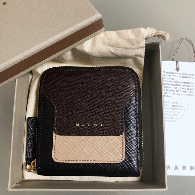 Marni(マルニ)のマルニ MARNI サフィアーノレザー スクエアジップウォレット 二つ折り財布 レディースのファッション小物(財布)の商品写真
