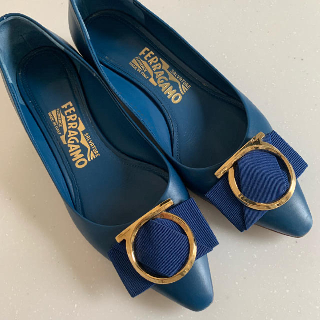 売れ筋商品 Salvatore Ferragamo ブルー パンプス フェラガモ FERRAGAMO SALVATORE - ハイヒール+パンプス 売れ筋商品 Salvatore Ferragamo ブルー パンプス フェラガモ FERRAGAMO SALVATORE - ハイヒール+パンプス
