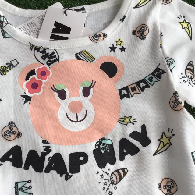 ANAP(アナップ)の【 80 】 ANAP way Aライン パーティ柄 白 半袖 カットソー  キッズ/ベビー/マタニティのベビー服(~85cm)(Ｔシャツ)の商品写真