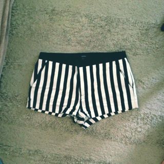 フォーエバートゥエンティーワン(FOREVER 21)の新品 ストライプショーパン(ショートパンツ)