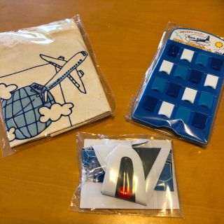 エーエヌエー(ゼンニッポンクウユ)(ANA(全日本空輸))の【NaNa様専用】ANA 機内 お子様用 グッズ おもちゃ ３点(ノベルティグッズ)