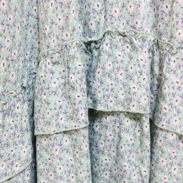 mystic(ミスティック)の袖フリル小花柄ワンピース レディースのワンピース(ひざ丈ワンピース)の商品写真