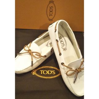 トッズ(TOD'S)の♥フリルンルン様♥　専用トッズ　(ローファー/革靴)