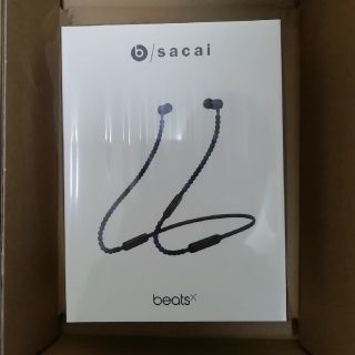 ビーツバイドクタードレ(Beats by Dr Dre)のsacai BeatsXイヤフォン　ディープブラック　新品未開封　送料込(ヘッドフォン/イヤフォン)