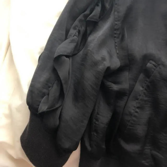 w closet(ダブルクローゼット)の最終値下げ【w closet】 フリル ブルゾン レディースのジャケット/アウター(ブルゾン)の商品写真