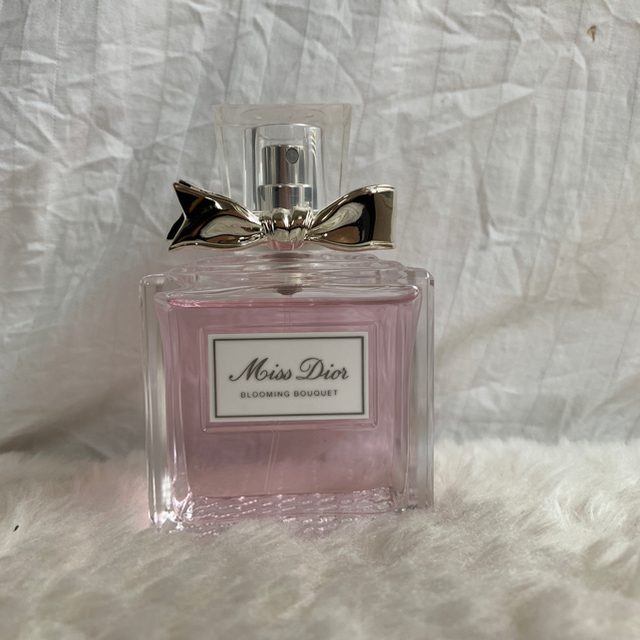 Christian Dior(クリスチャンディオール)のDIOR🌹ブルーミングブーケ🌸レフィラブルトラベルセット✨ コスメ/美容の香水(香水(女性用))の商品写真