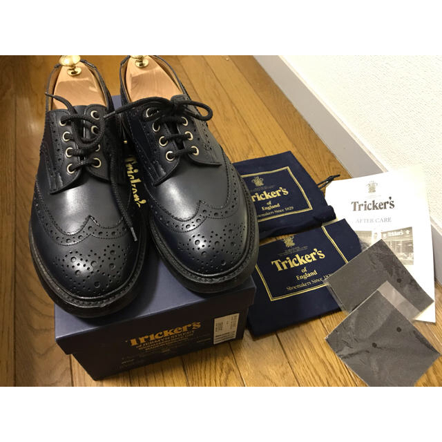 Trickers(トリッカーズ)のTricker’s M5633 バートン トゥモローランド別注 トリッカーズ 紺 メンズの靴/シューズ(ドレス/ビジネス)の商品写真
