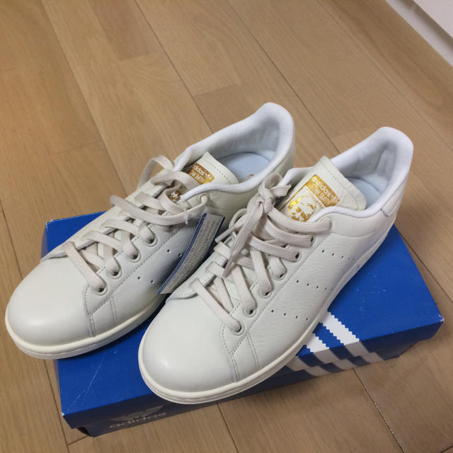 adidas(アディダス)の新品未使用 adidas アディダス スタンスミス 27cm オフホワイト メンズの靴/シューズ(スニーカー)の商品写真