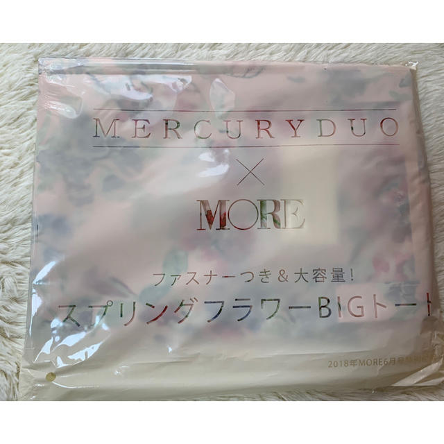 MERCURYDUO(マーキュリーデュオ)のMORE 2018年6月号付録 マーキュリーデュオ フラワープリントBIGトート レディースのバッグ(トートバッグ)の商品写真