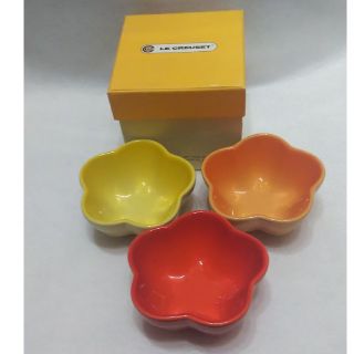 ルクルーゼ(LE CREUSET)の専用 ル・クルーゼ ミニフラワーボウル 3個セット 未使用 廃盤(食器)