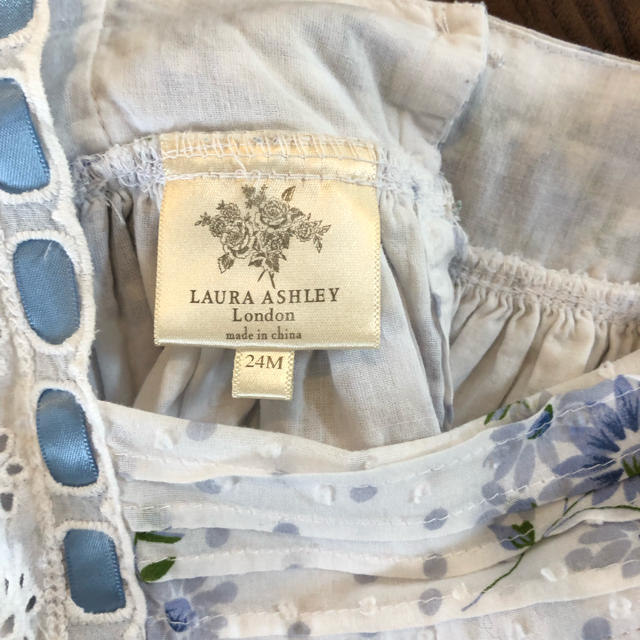 LAURA ASHLEY(ローラアシュレイ)のローラアシュレイ ワンピース キッズ/ベビー/マタニティのキッズ服女の子用(90cm~)(ワンピース)の商品写真