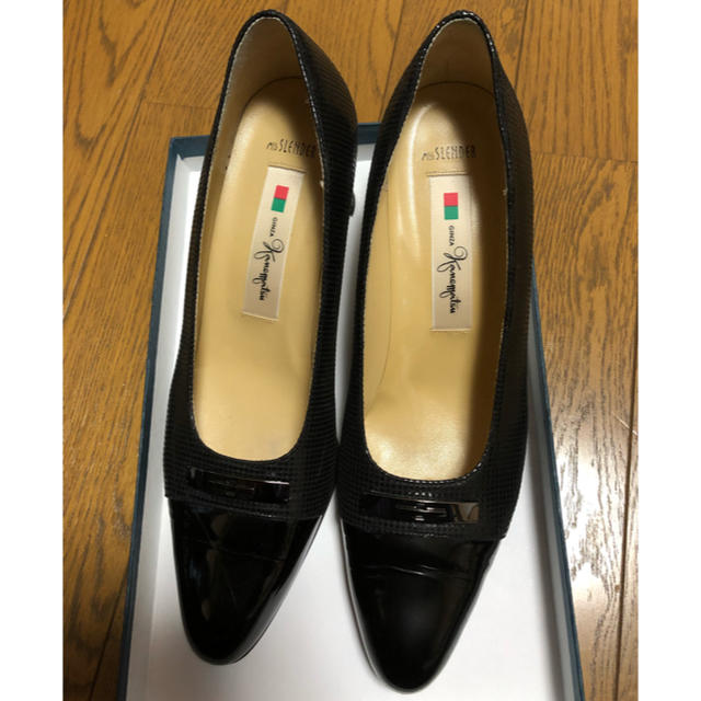 GINZA Kanematsu(ギンザカネマツ)のかねまつ 5センチ 黒パンプス レディースの靴/シューズ(ハイヒール/パンプス)の商品写真