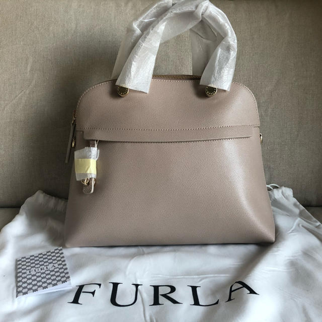 新品 furla パイパー mサイズ