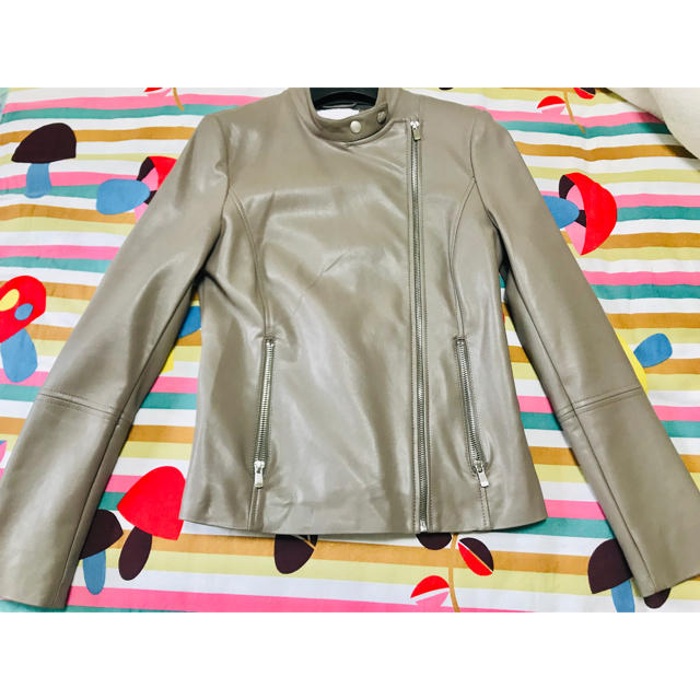MANGO(マンゴ)の革 ジャケット レーザー レディースのジャケット/アウター(ライダースジャケット)の商品写真