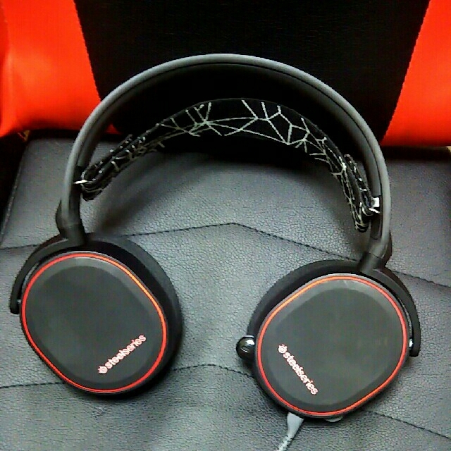 『期間限定値下げ』steelseries ARCTIS5 ゲーミングヘッドセット