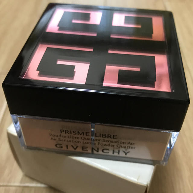 GIVENCHY(ジバンシィ)のGIVENCHY ジバンシー プリズムリーブルフェイスパウダー #2 コスメ/美容のベースメイク/化粧品(フェイスパウダー)の商品写真