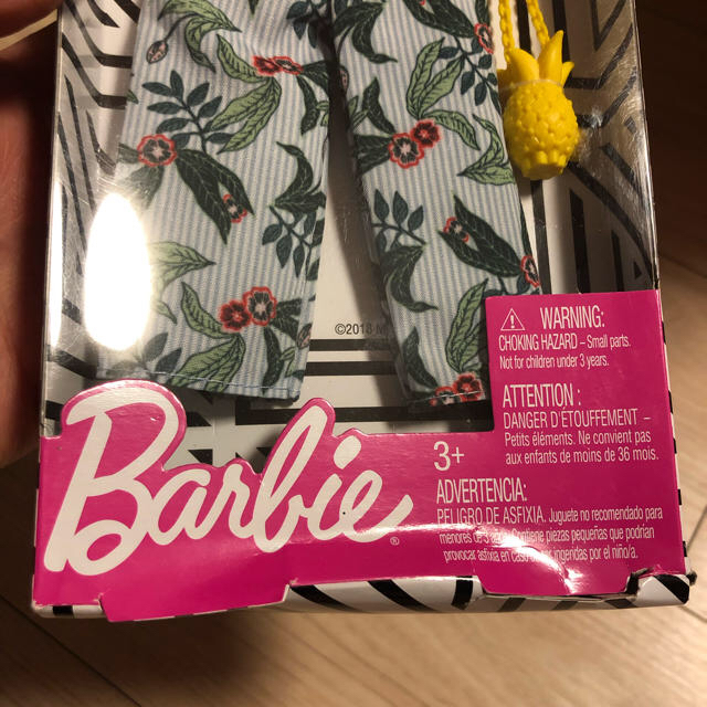 Barbie(バービー)のBarbie お洋服 新品未使用 キッズ/ベビー/マタニティのおもちゃ(ぬいぐるみ/人形)の商品写真