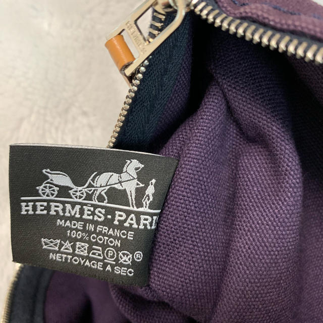 Hermes(エルメス)のエルメス  フラットポーチ  ファスナー  ロゴ ヨッティングGM  ネイビー レディースのバッグ(クラッチバッグ)の商品写真